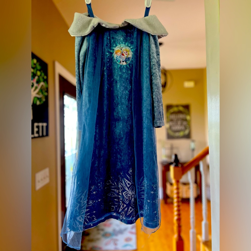 Elsa/anna nightgown girls